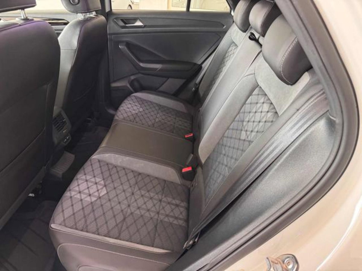 Volkswagen T-Roc 2.0 tdi R-Line 115cv (13)