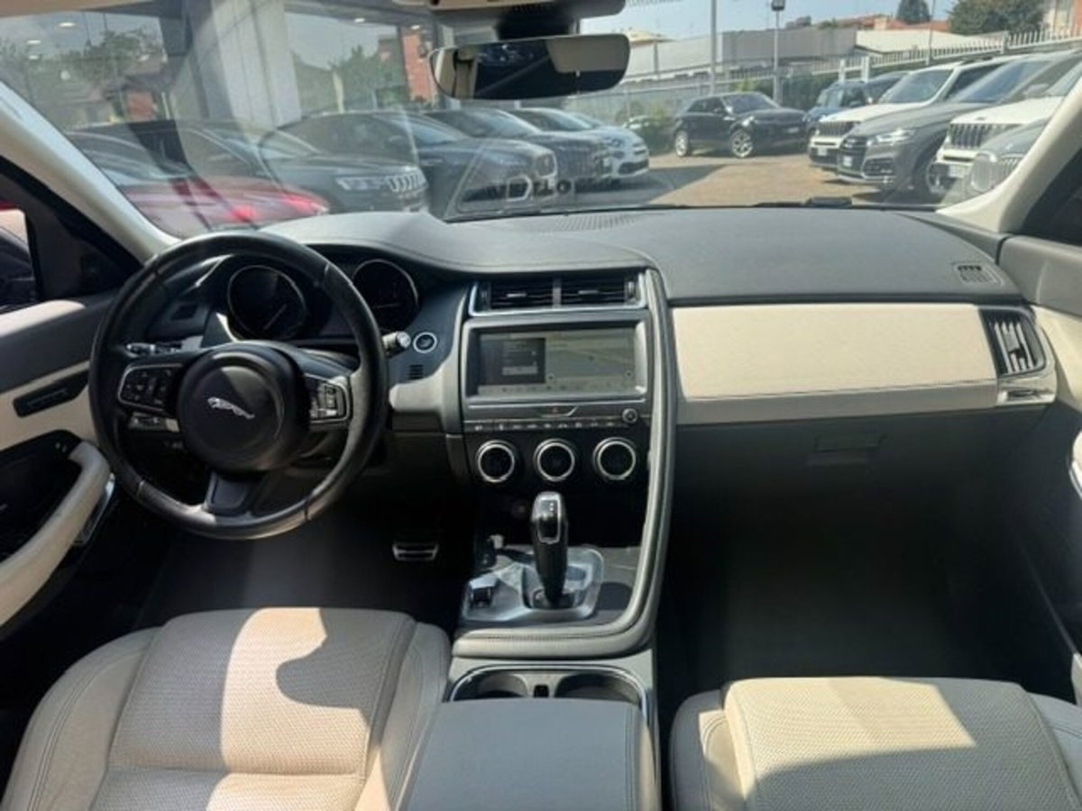 Jaguar E-Pace 2.0D 240 CV AWD aut. HSE (13)