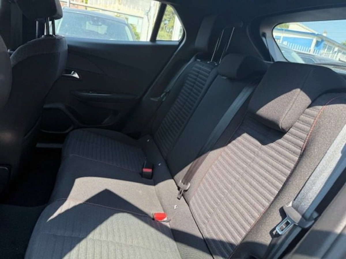 Peugeot 2008 PureTech 100 S&S Active Pack (8)