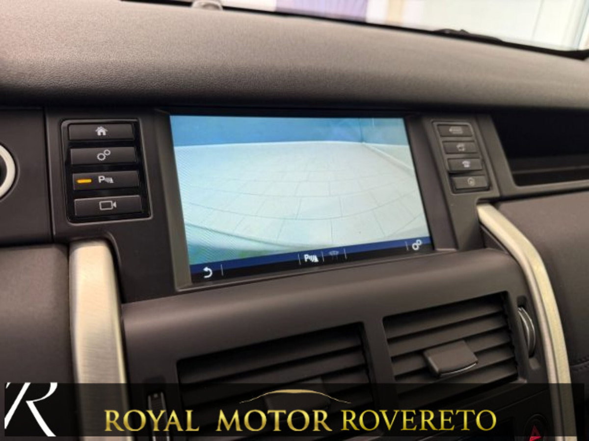 Land Rover Discovery Sport 2.0 TD4 180 CV HSE (12)