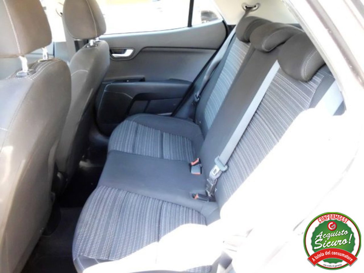Kia Stonic 1.6 CRDi 110 CV Style (10)