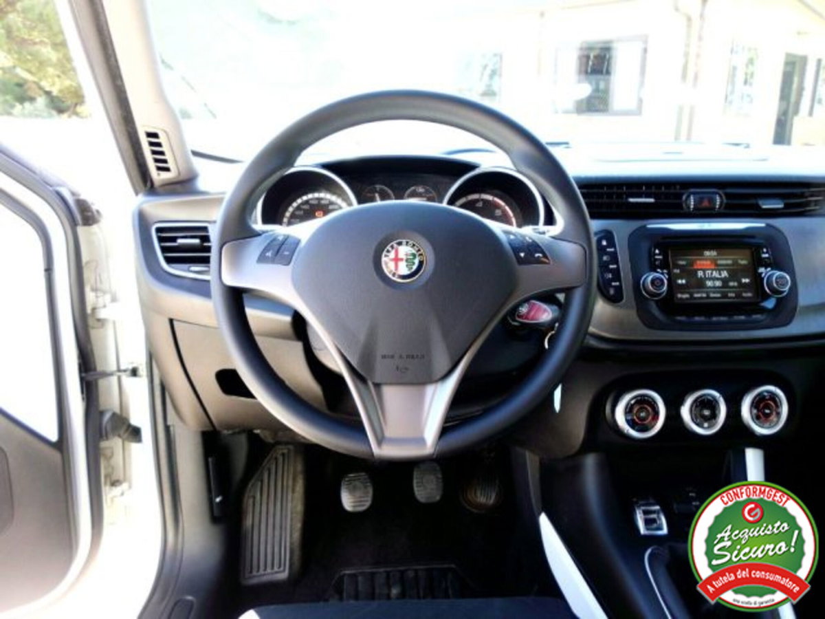 Alfa Romeo Giulietta 1.6 JTDm-2 Distinctive (13)