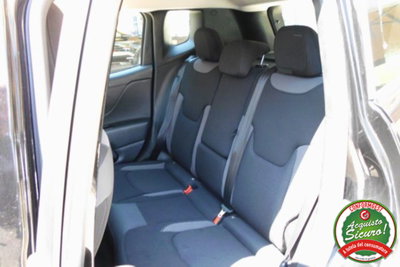 Jeep Renegade 1.3 T4 190CV PHEV 4xe AT6 Limited (12)
