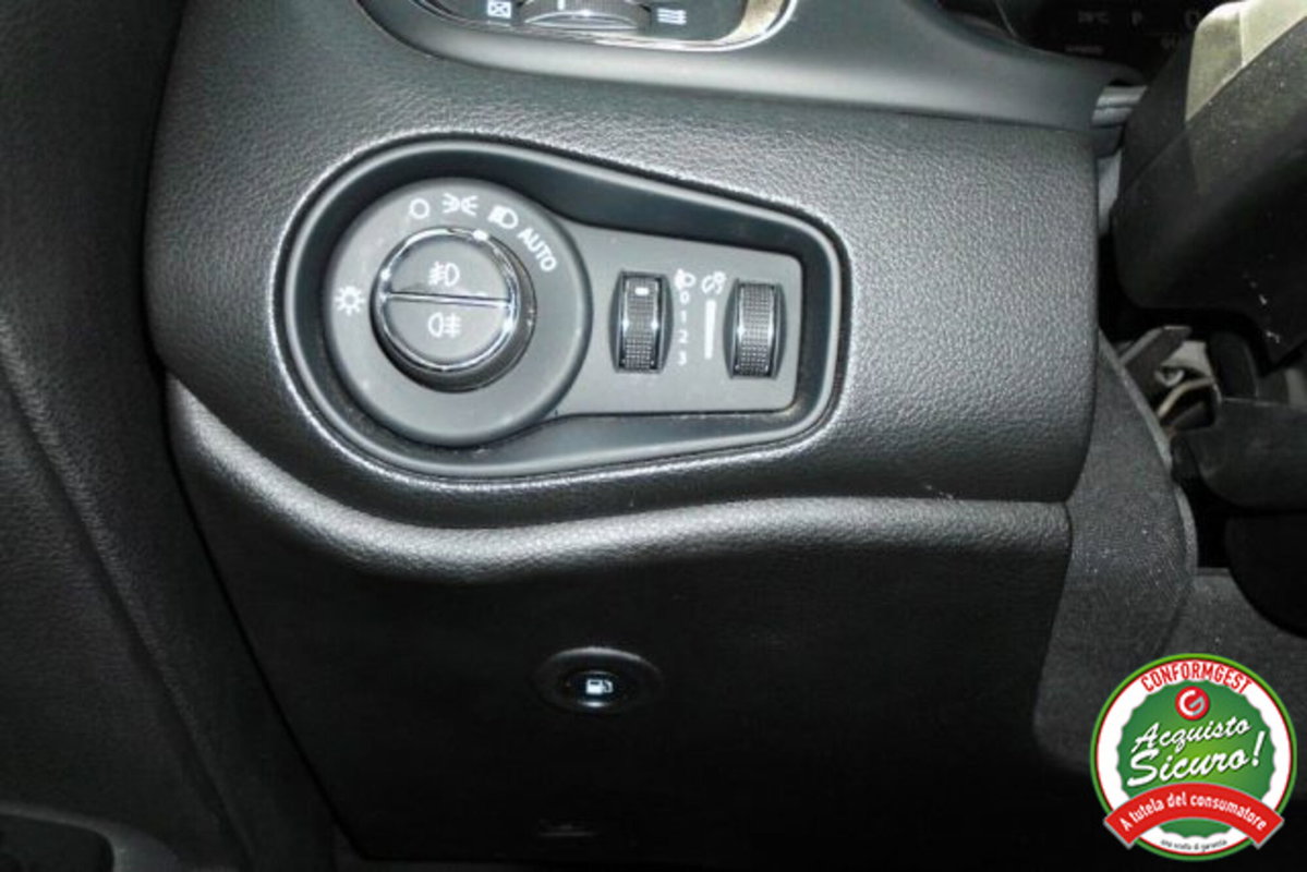 Jeep Renegade 1.3 T4 190CV PHEV 4xe AT6 Limited (17)
