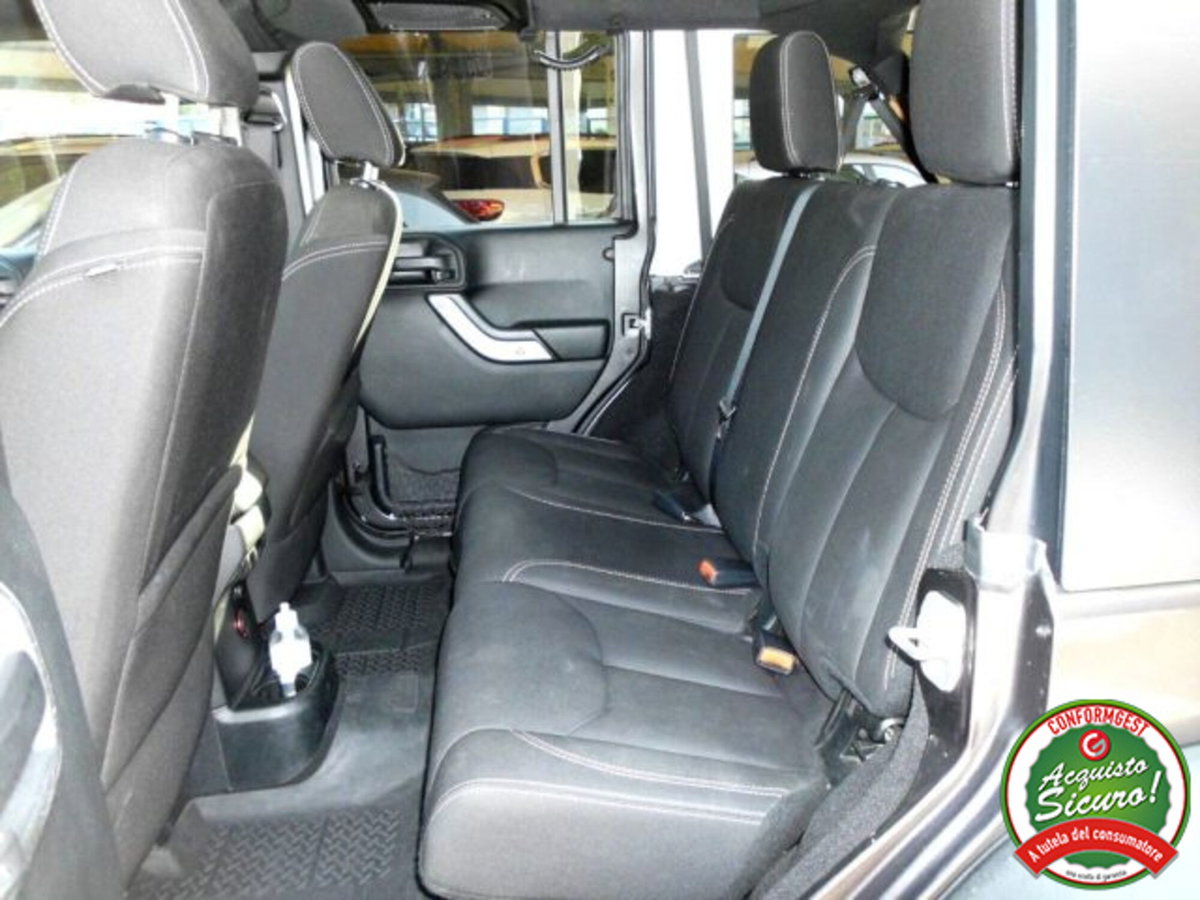 Jeep Wrangler Unlimited 2.8 CRD DPF Rubicon Auto (10)