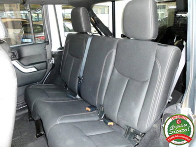 Jeep Wrangler Unlimited 2.8 CRD DPF Rubicon Auto (12)