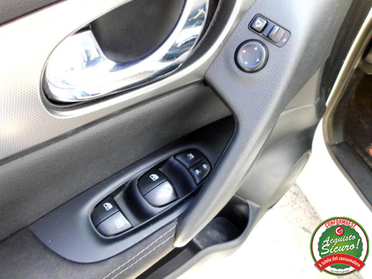 Nissan Qashqai 1.6 dCi 2WD XTronic Tekna (18)