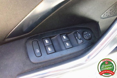 Peugeot 2008 e-HDi 92 CV Stop&Start robotizzato Allure (15)