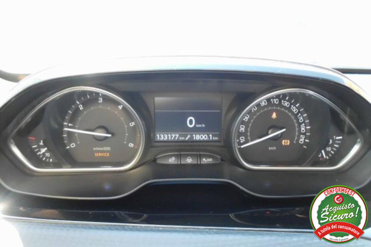 Peugeot 2008 e-HDi 92 CV Stop&Start robotizzato Allure (17)