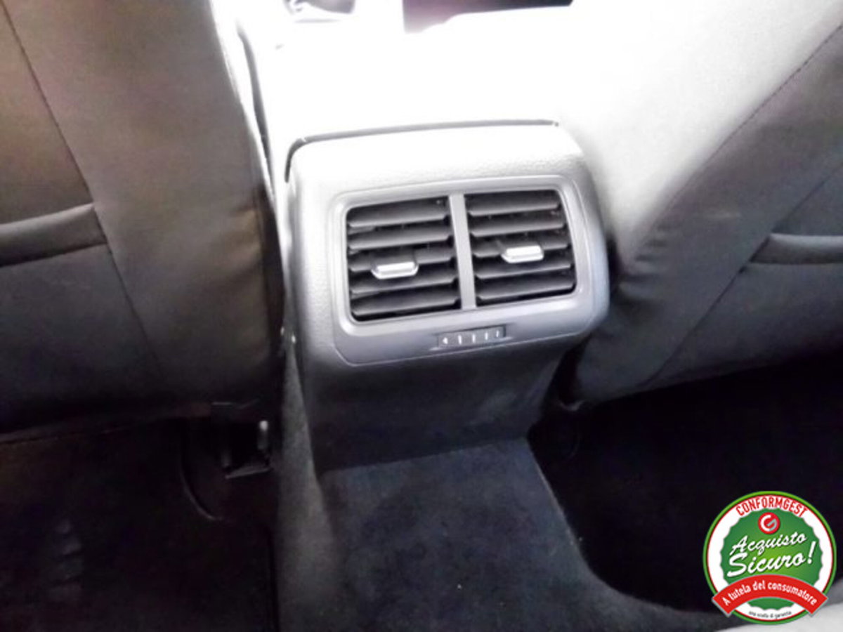Volkswagen Golf 2.0 TDI 5p. Highline BlueMotion Technology (15)