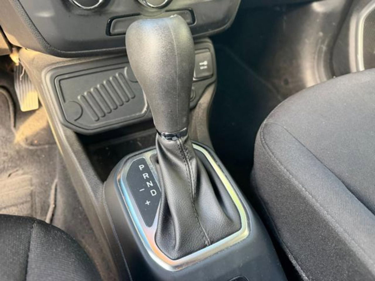 Jeep Renegade 1.3 T4 DDCT Limited (8)