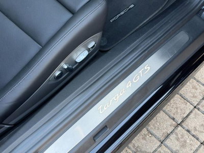 Porsche 911 Cabrio 3.0 Targa 4 GTS (15)