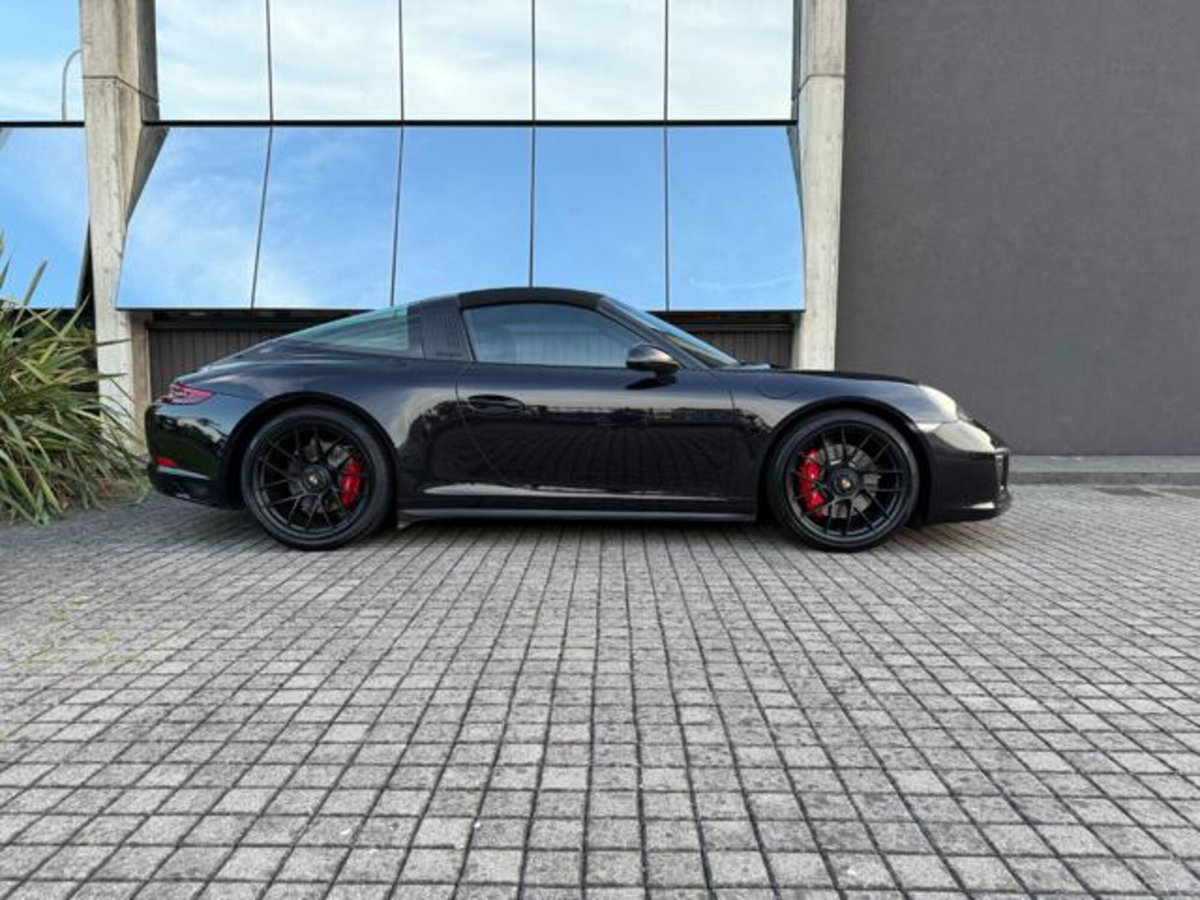 Porsche 911 Cabrio 3.0 Targa 4 GTS (2)