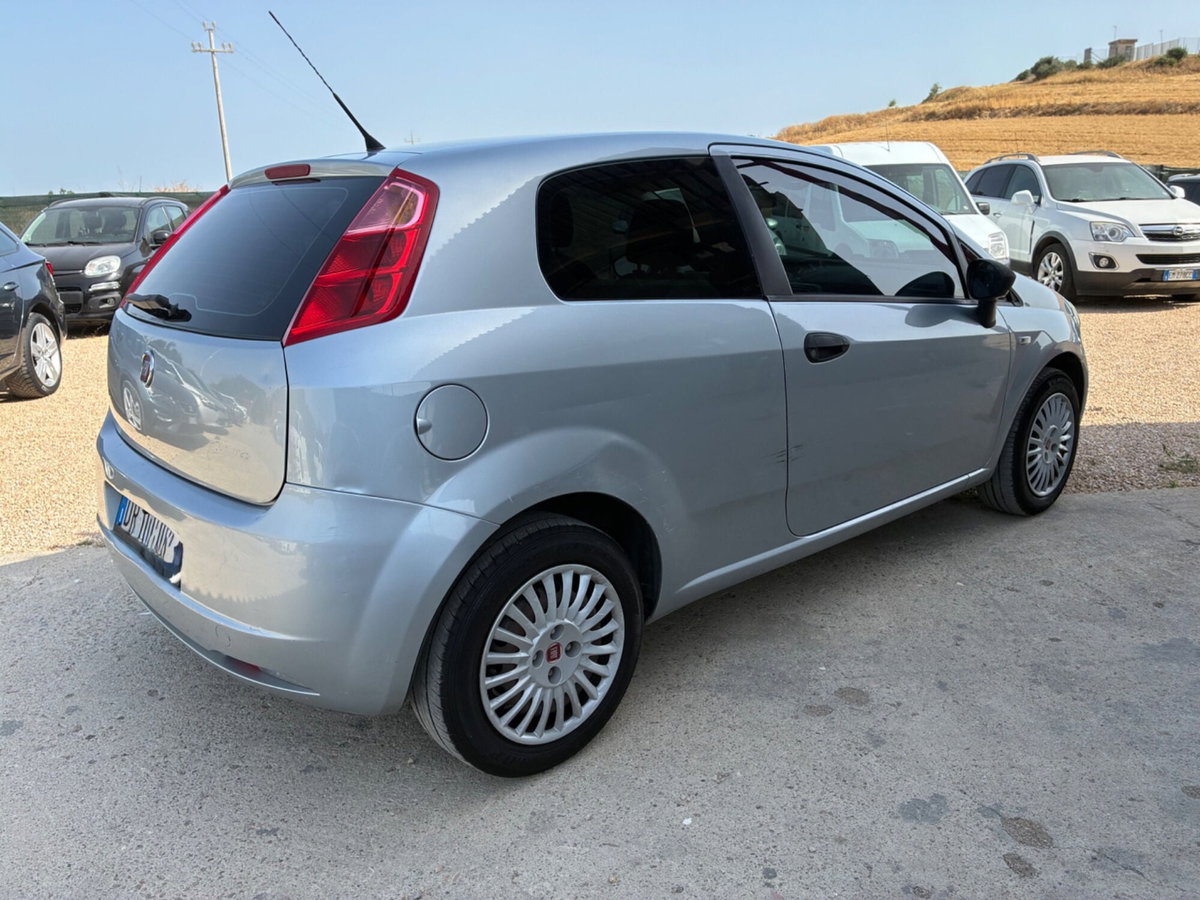 Fiat Grande Punto 1.3 MJT 75 CV 3 porte Fun (3)