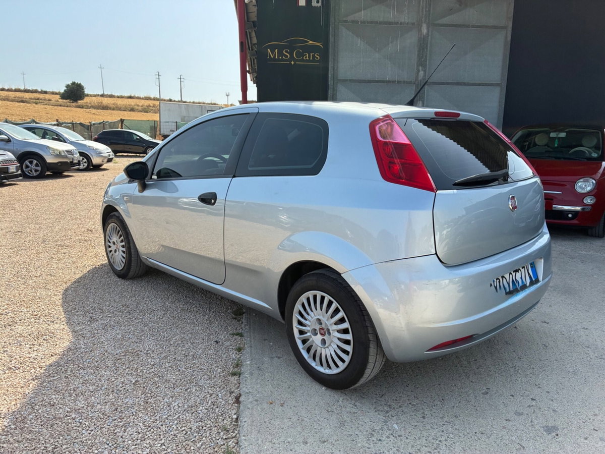 Fiat Grande Punto 1.3 MJT 75 CV 3 porte Fun (4)