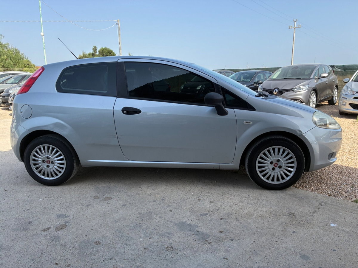Fiat Grande Punto 1.3 MJT 75 CV 3 porte Fun (5)
