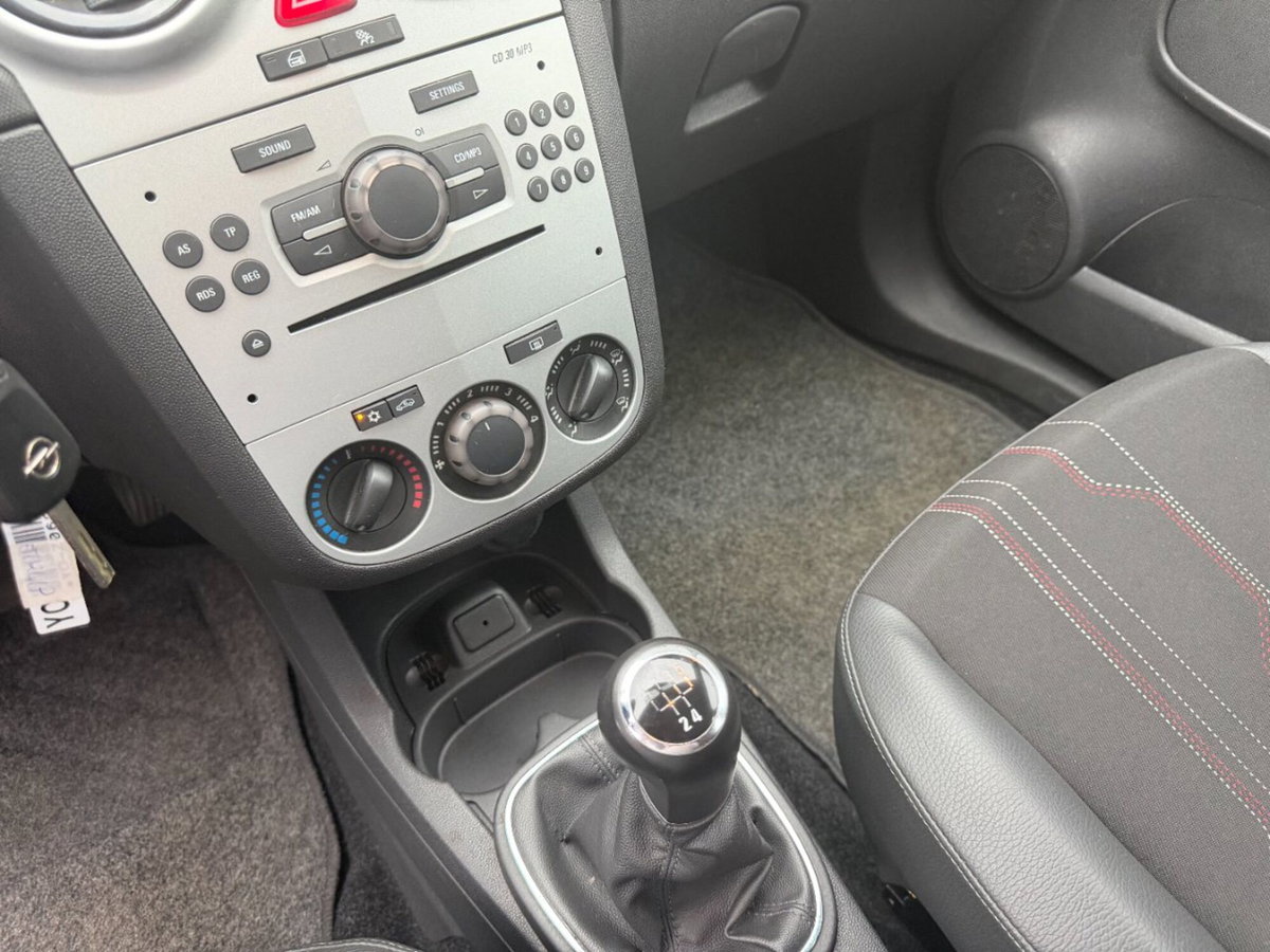 Opel Corsa 1.2 5 porte Sport (13)