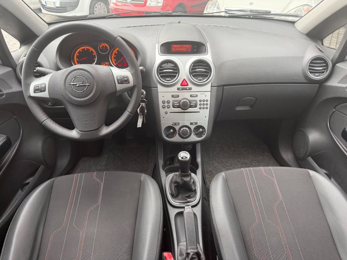 Opel Corsa 1.2 5 porte Sport (15)