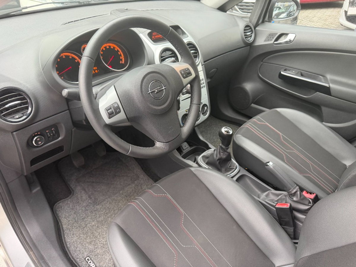 Opel Corsa 1.2 5 porte Sport (2)