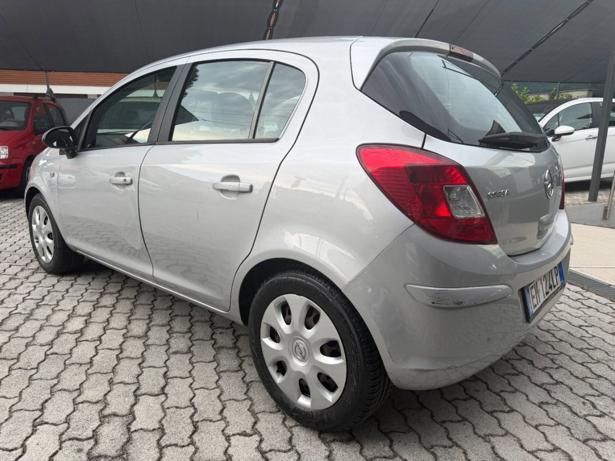 Opel Corsa 1.2 5 porte Sport (3)