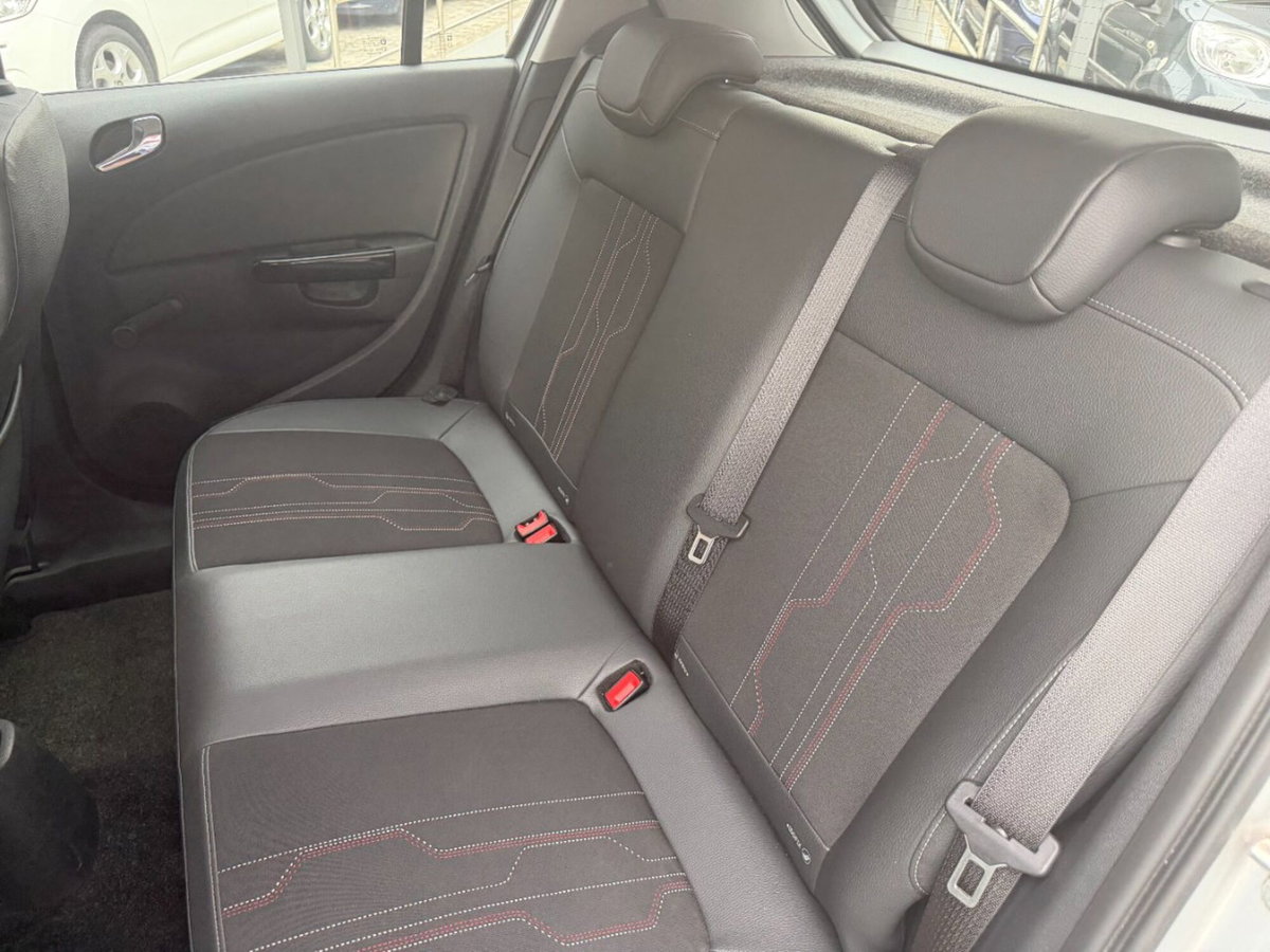 Opel Corsa 1.2 5 porte Sport (8)