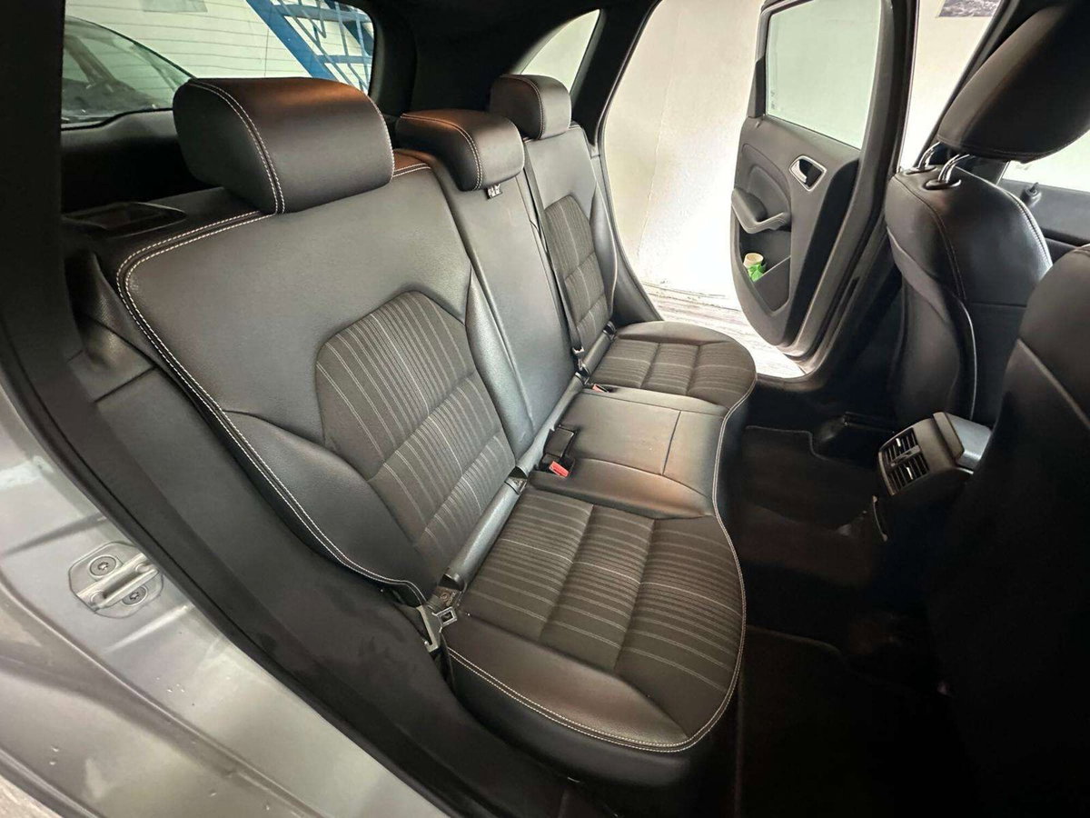 Mercedes-Benz Classe B 180 Premium (10)