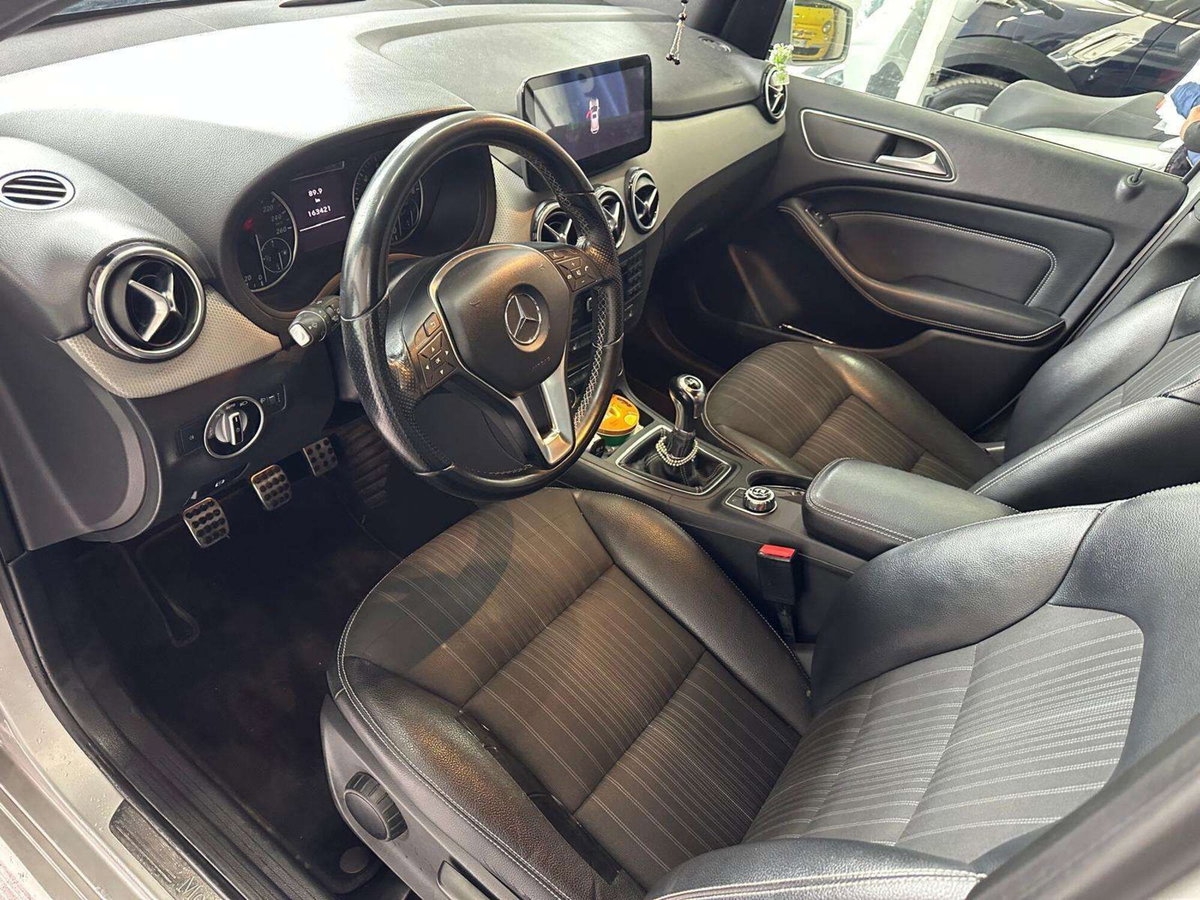 Mercedes-Benz Classe B 180 Premium (11)