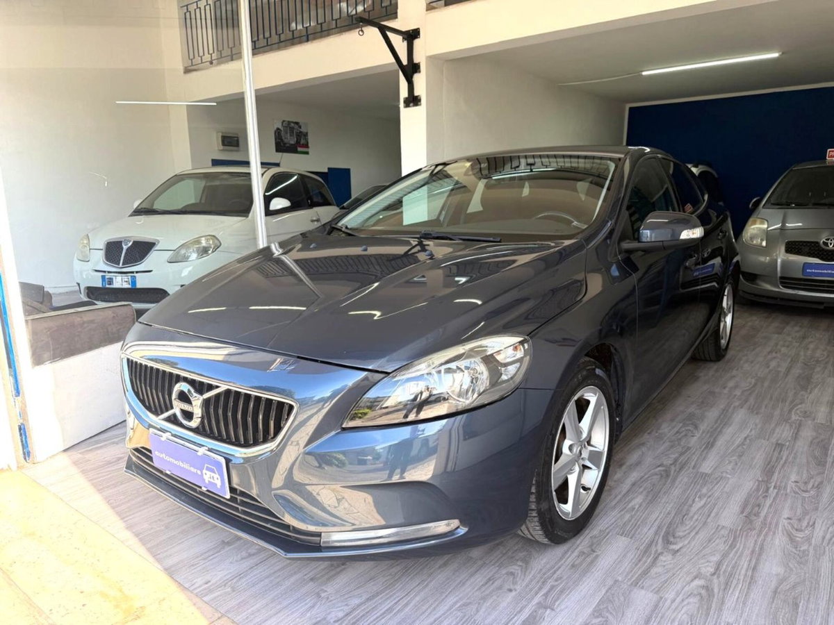 Volvo V40 D2 Kinetic (2)