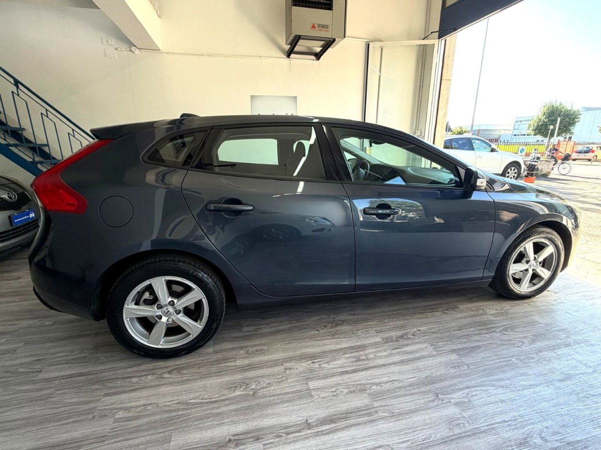 Volvo V40 D2 Kinetic (6)
