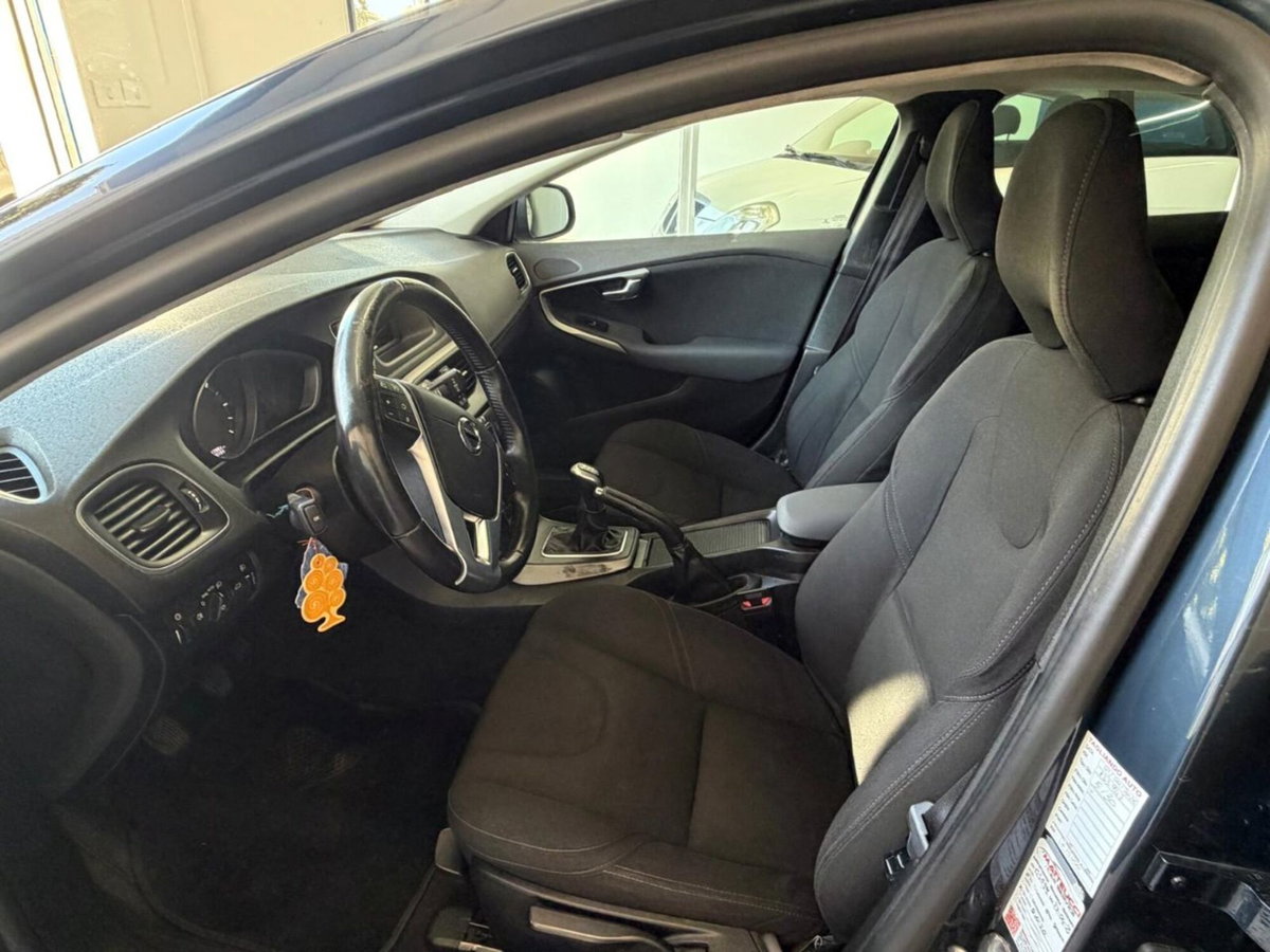 Volvo V40 D2 Kinetic (9)