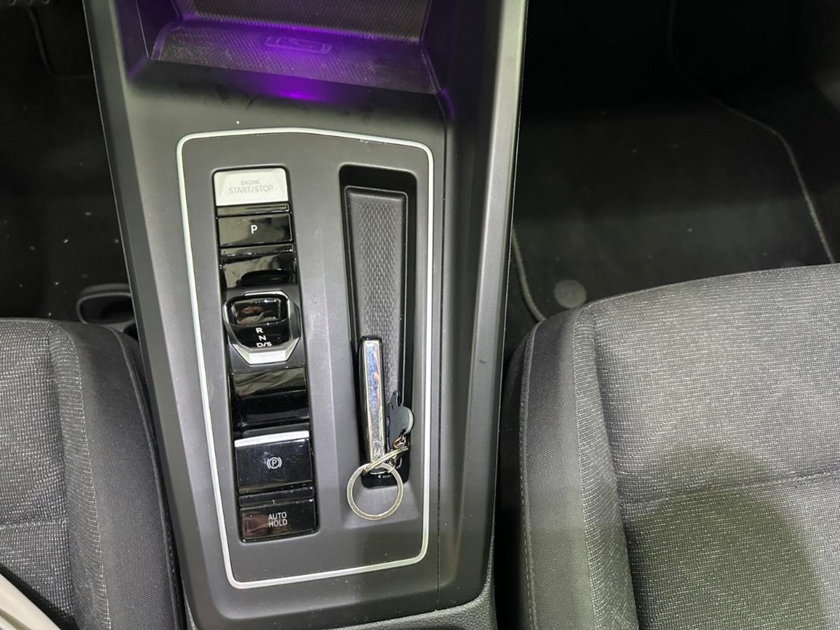 Volkswagen Golf 1.0 eTSI EVO DSG Life (18)