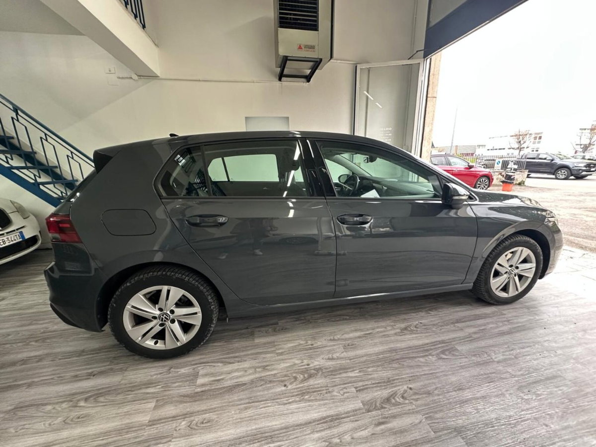 Volkswagen Golf 1.0 eTSI EVO DSG Life (4)