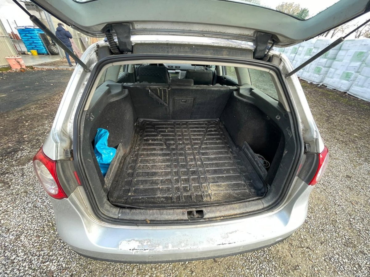 Volkswagen Passat Variant 1.9 TDI/105CV Trendline (16)