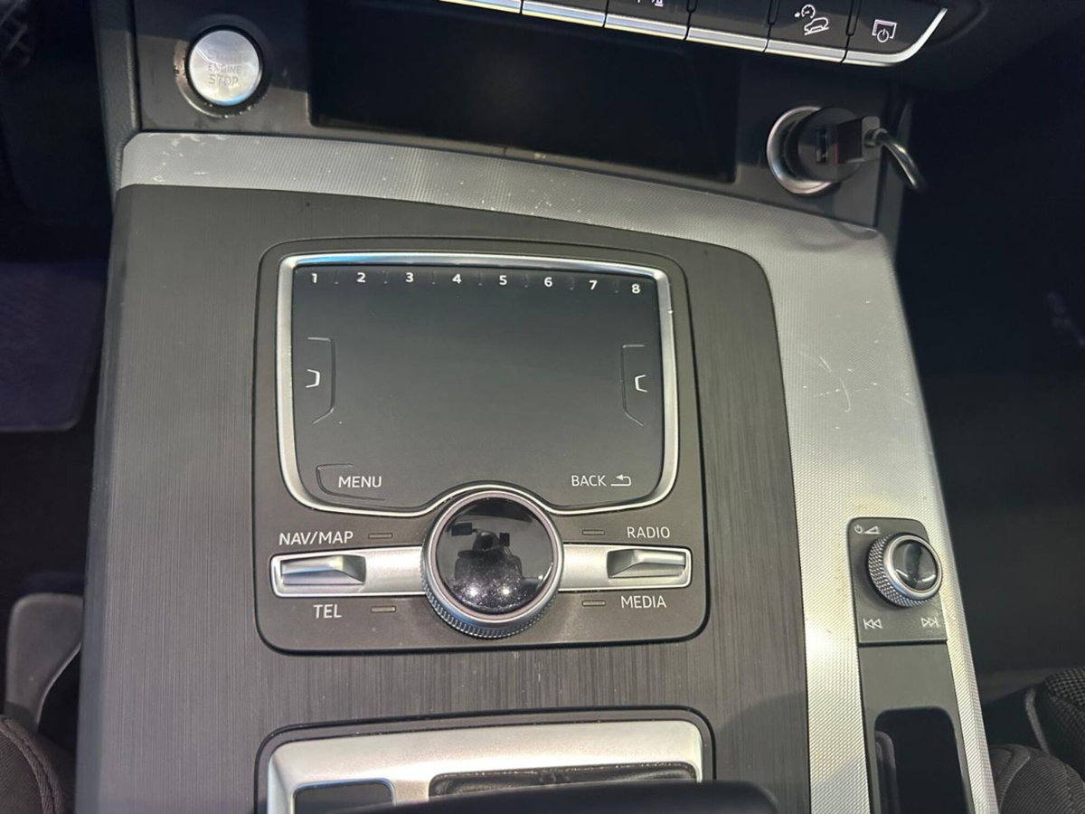 Audi Q5 40 TDI quattro Business Sport (14)