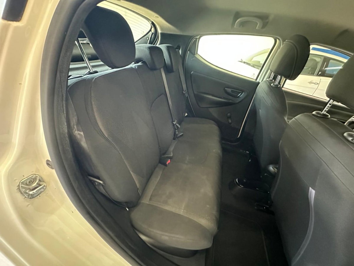 Lancia Ypsilon 1.2 69 CV 5 porte GPL Ecochic Gold (11)