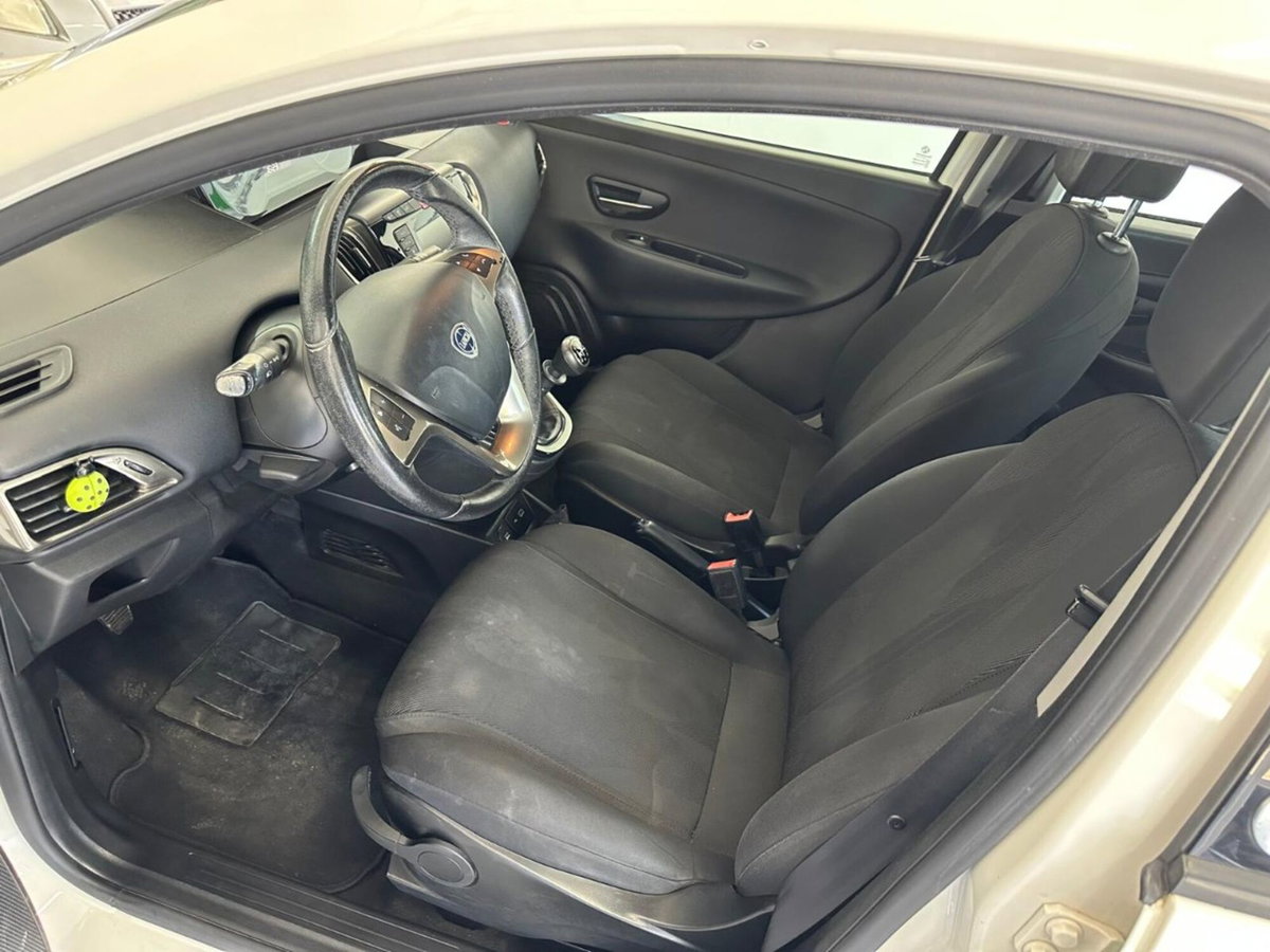 Lancia Ypsilon 1.2 69 CV 5 porte GPL Ecochic Gold (13)