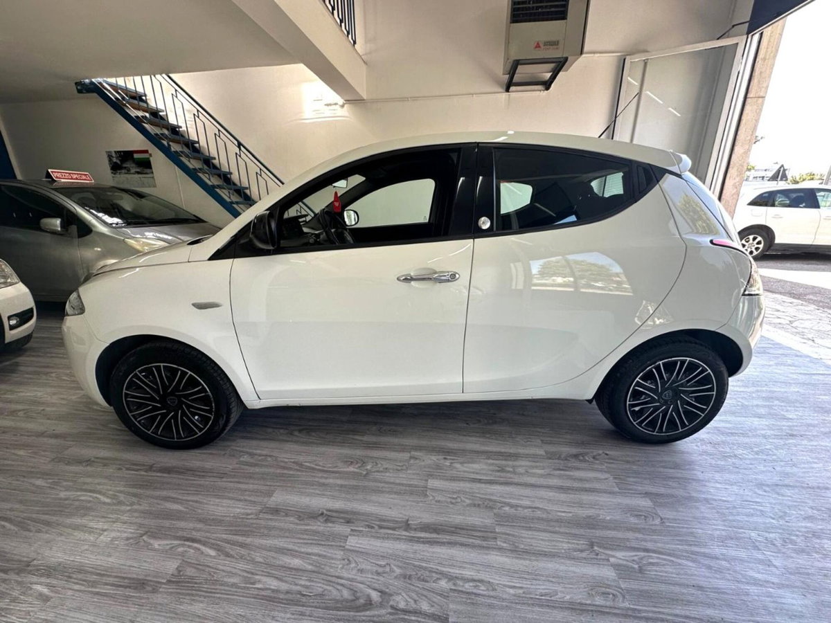 Lancia Ypsilon 1.2 69 CV 5 porte GPL Ecochic Gold (6)