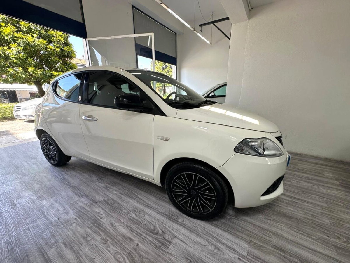 Lancia Ypsilon 1.2 69 CV 5 porte GPL Ecochic Gold (7)