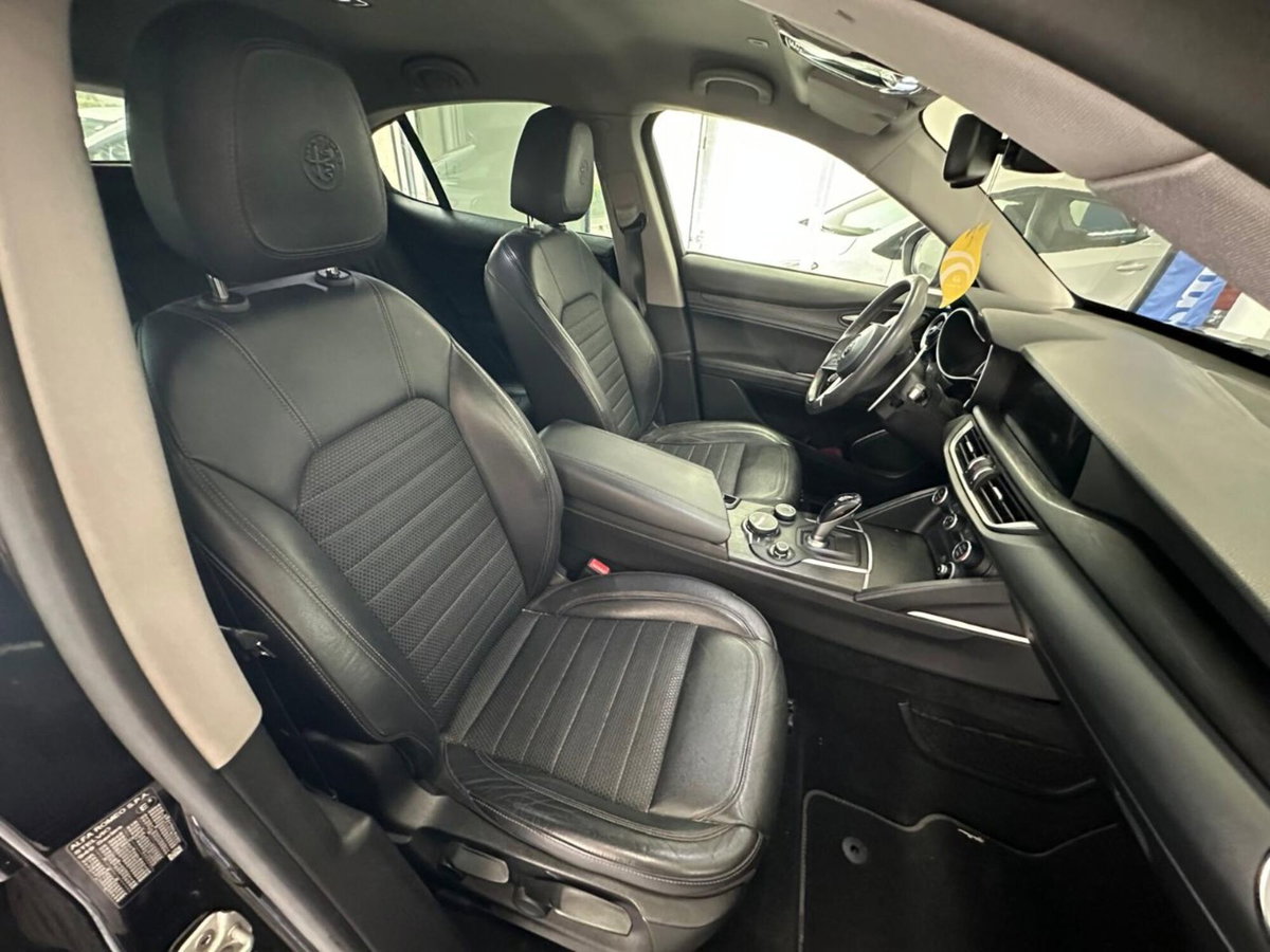 Alfa Romeo Stelvio Stelvio 2.2 Turbodiesel 180 CV AT8 RWD Super (9)