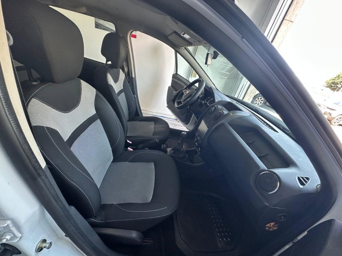 Dacia Duster 1.5 dCi 110CV 4x2 Ambiance (12)