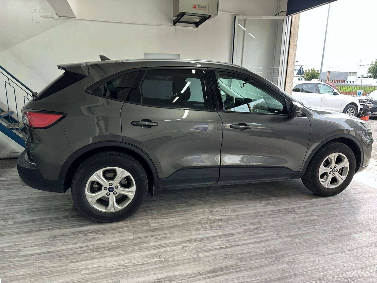 Ford Kuga 1.5 EcoBoost 120 CV 2WD (3)