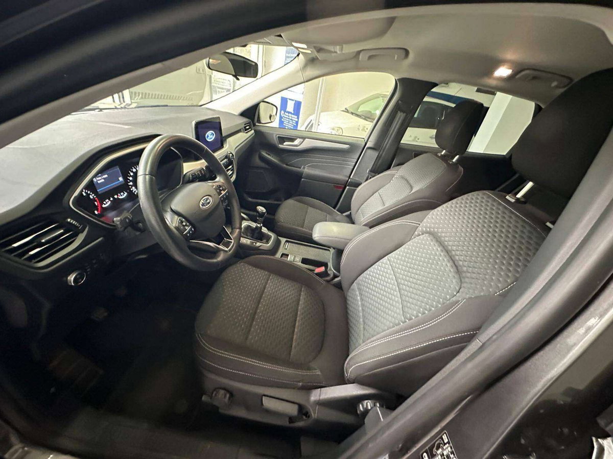 Ford Kuga 1.5 EcoBoost 120 CV 2WD (6)