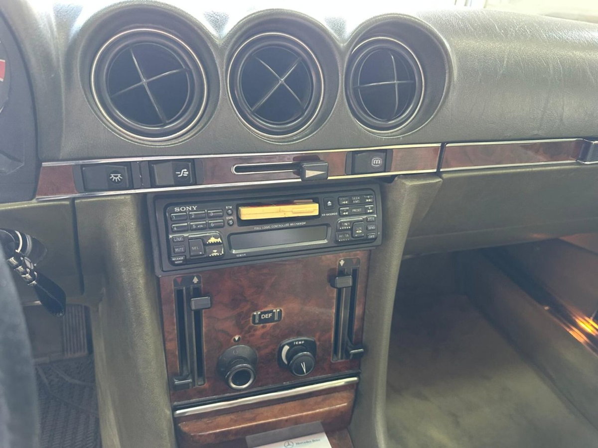 Mercedes-Benz 280 Coupé 280 SLC (14)