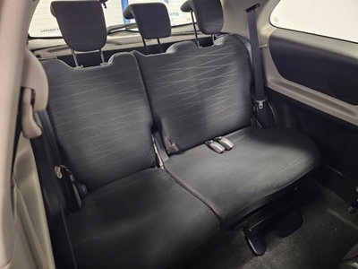 Toyota Yaris 1.3 3 porte (12)