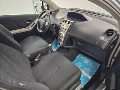 Toyota Yaris 1.3 3 porte (13)