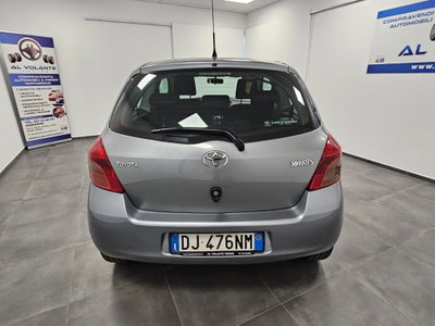 Toyota Yaris 1.3 3 porte (15)