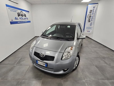Toyota Yaris 1.3 3 porte (2)