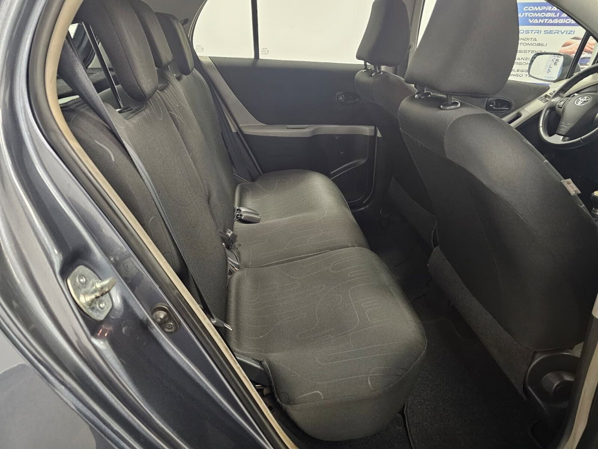 Toyota Yaris 1.0 5 porte (12)