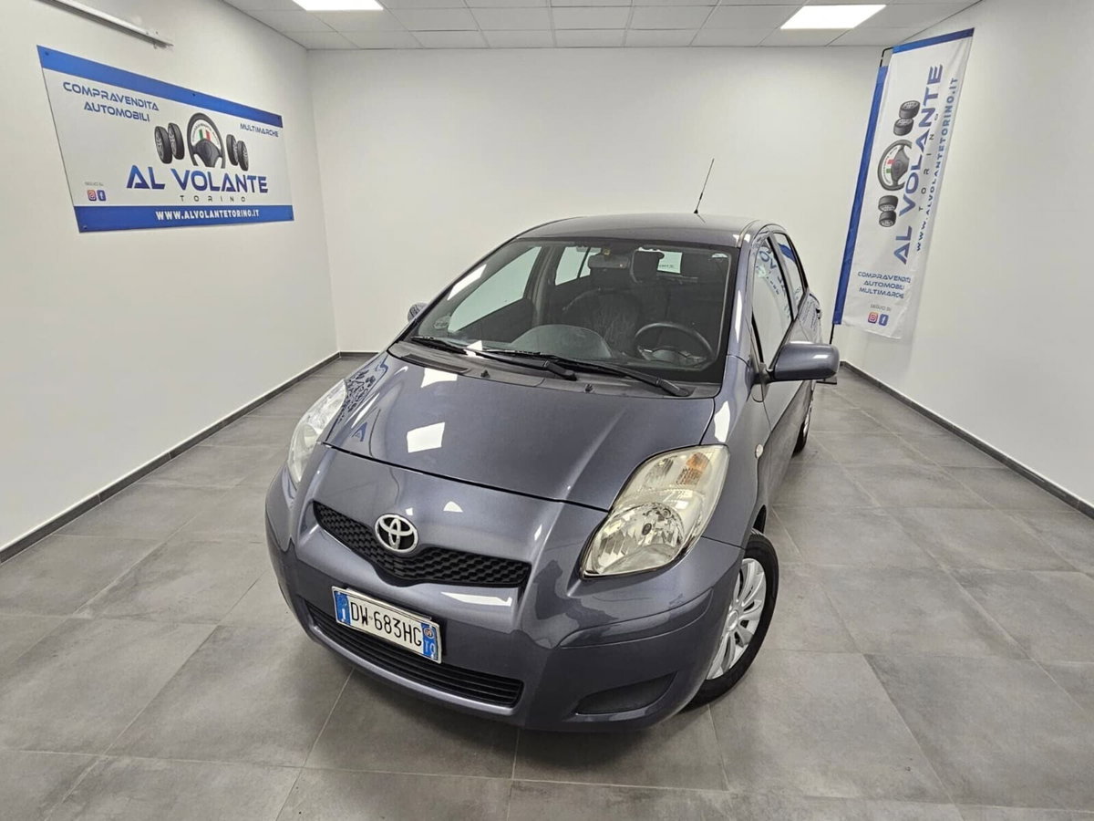 Toyota Yaris 1.0 5 porte (2)