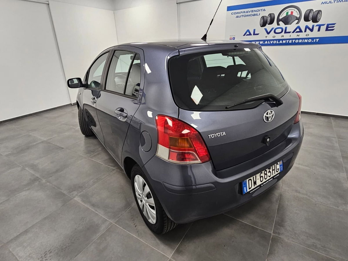Toyota Yaris 1.0 5 porte (5)